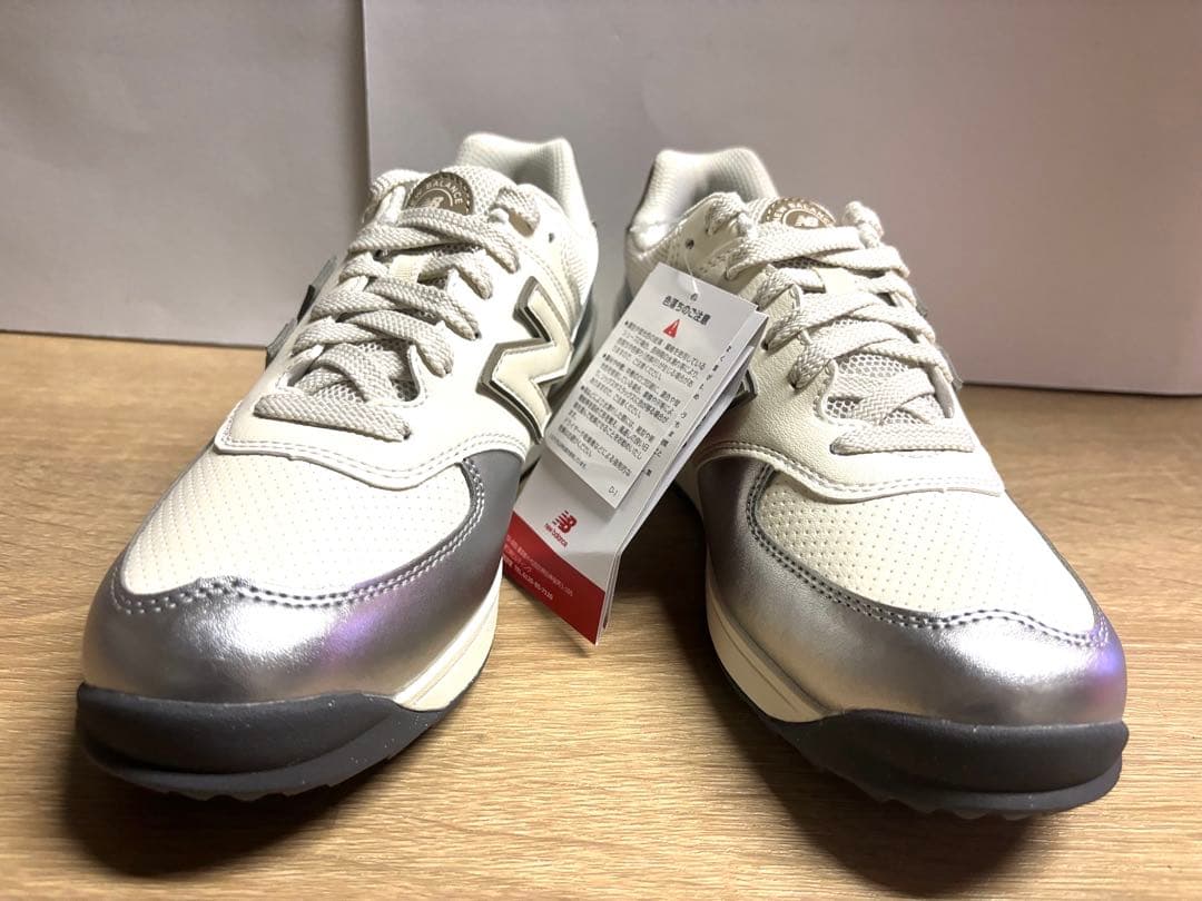 未使用23.5cm 2E ニューバランスゴルフWGS574S3 ホワイトシルバー