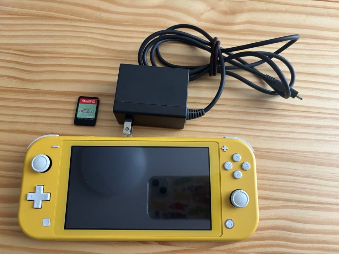 Nintendo Switchライト イエロー あつまれどうぶつの森付き