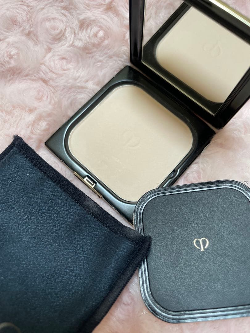 クレドポーボーテ　プードルコンパクトエサンシエル　（エレガントスリム）