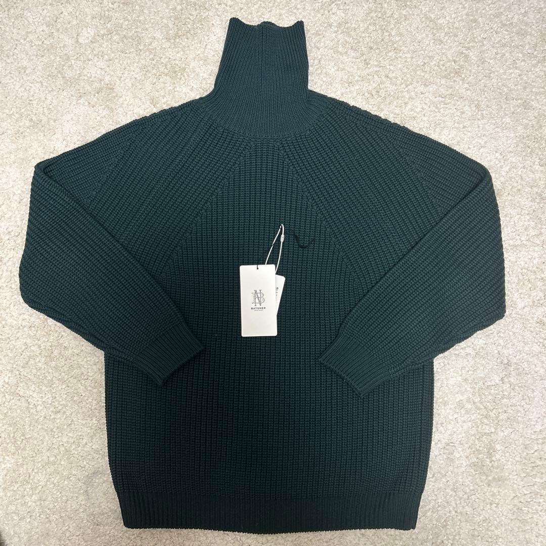 じ*ち様 BATONER シグネチャータートルネックニット ダークグリーン 2