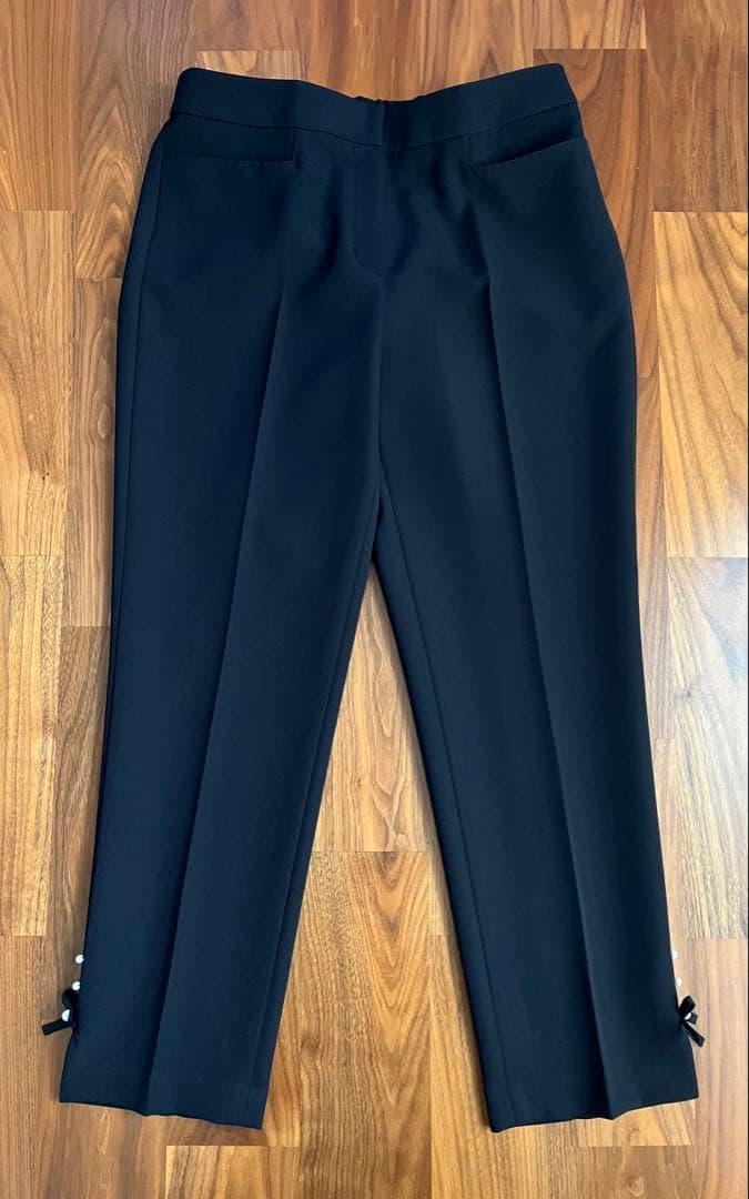 [新品]TO BE CHIC トゥービーシック ストレッチスリムパンツ 黒 42