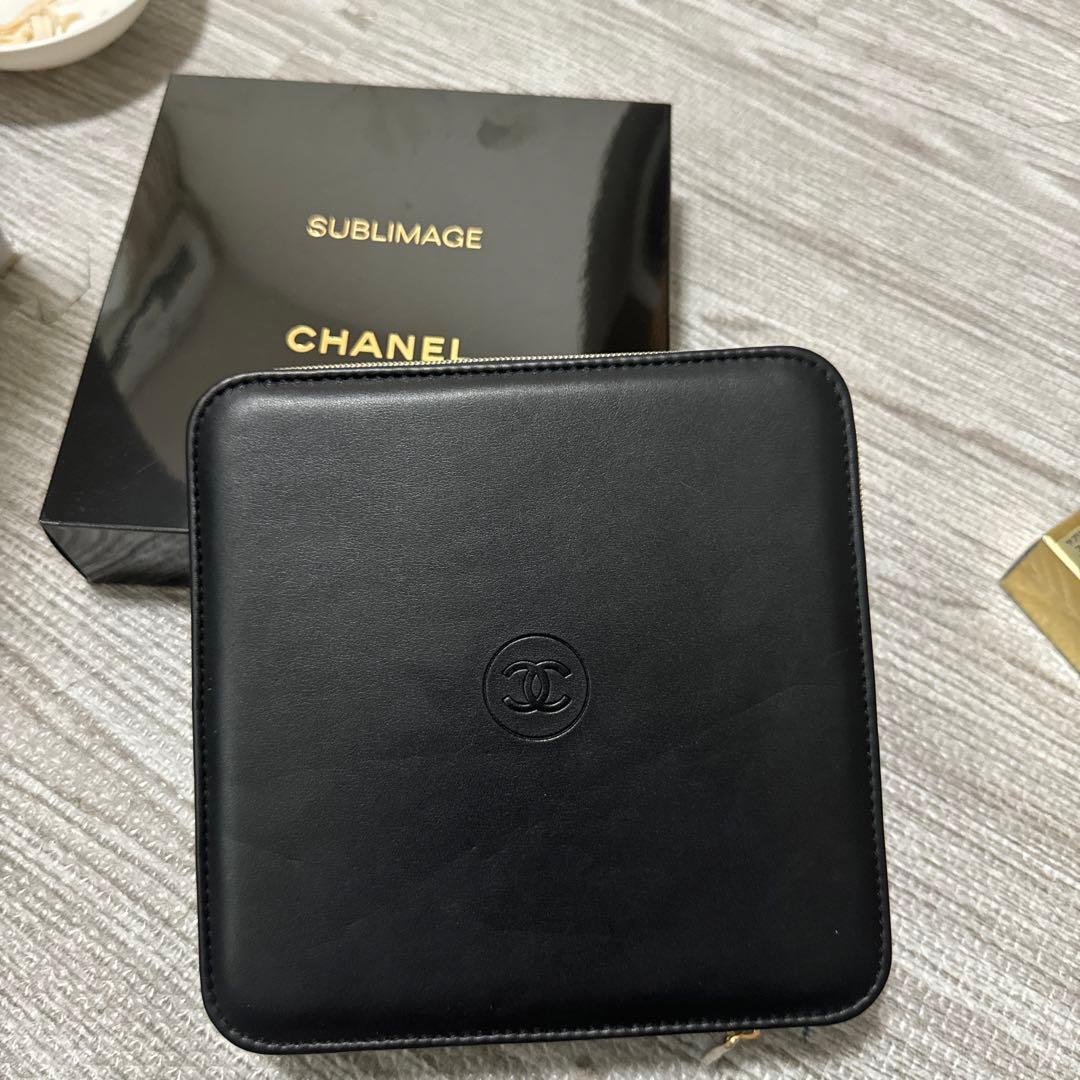 シャネルクリスマス限定ポーチ　サンプル付き