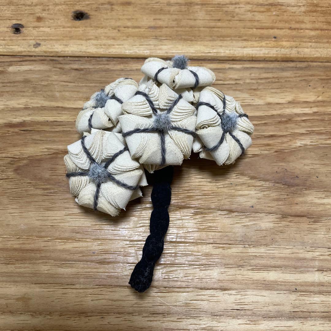 ミナペルホネン正規品　cloud berry ecru ブローチ