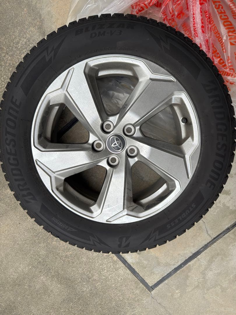 トヨタ　RAV4 純正ホイール4本セット　ブリザックV3スタッドレスタイヤ