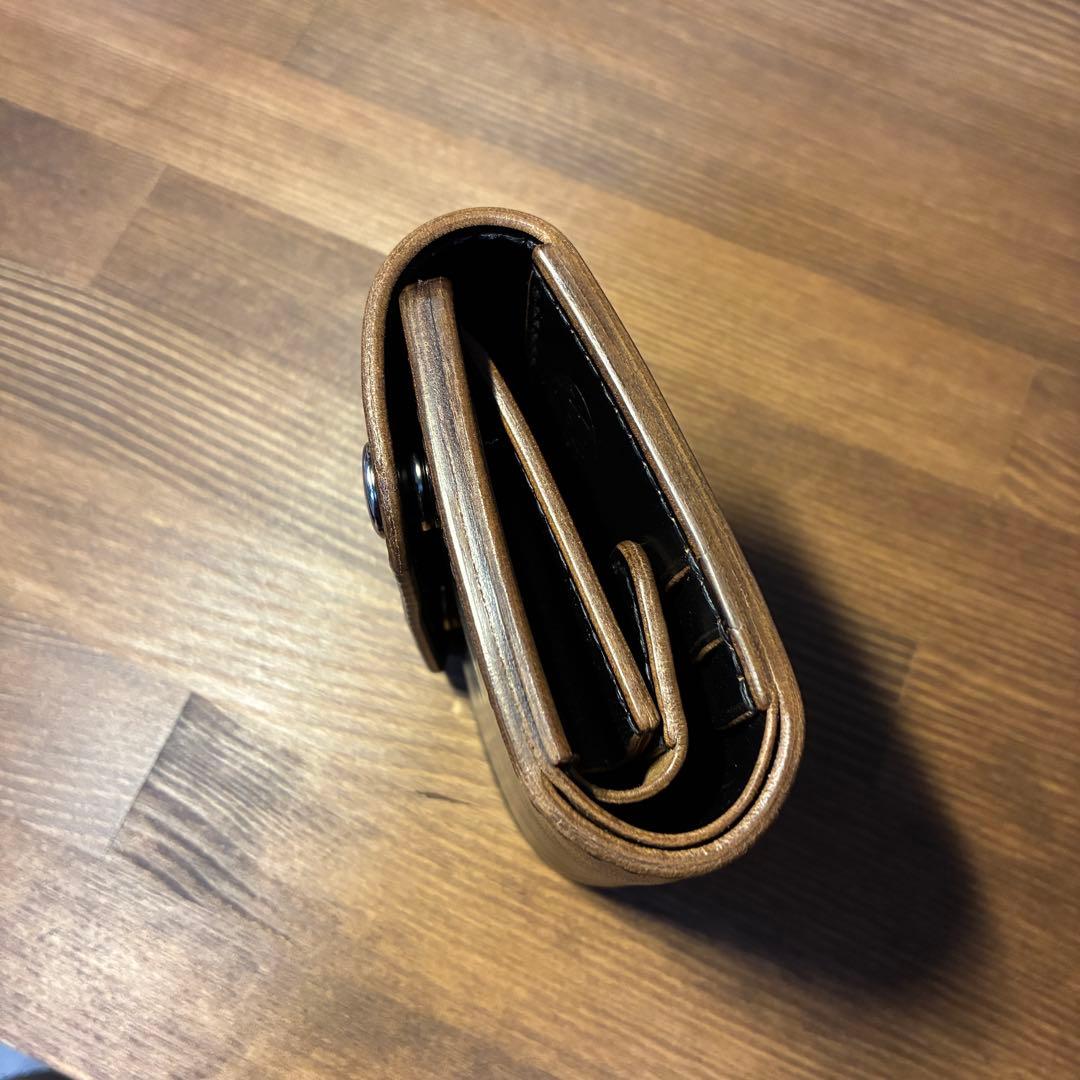 ショートトラッカーウォレット　MARYAM社　ホースバット　丘染めブラック　茶芯