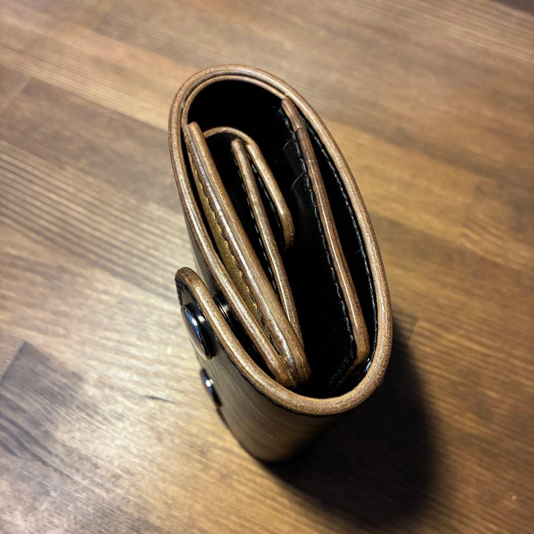 ショートトラッカーウォレット　MARYAM社　ホースバット　丘染めブラック　茶芯