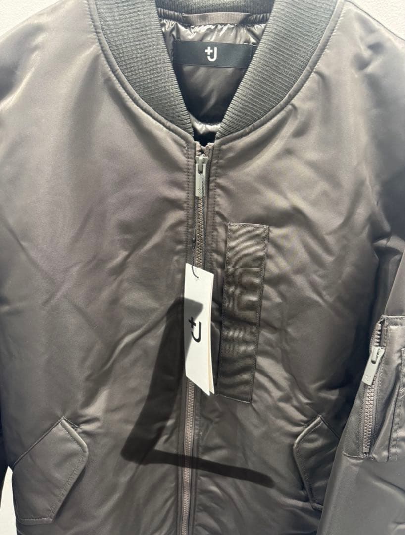 ユニクロ　＋J復刻ハイブリッドダウンオーバーサイズMA-1 新品未使用2026冬