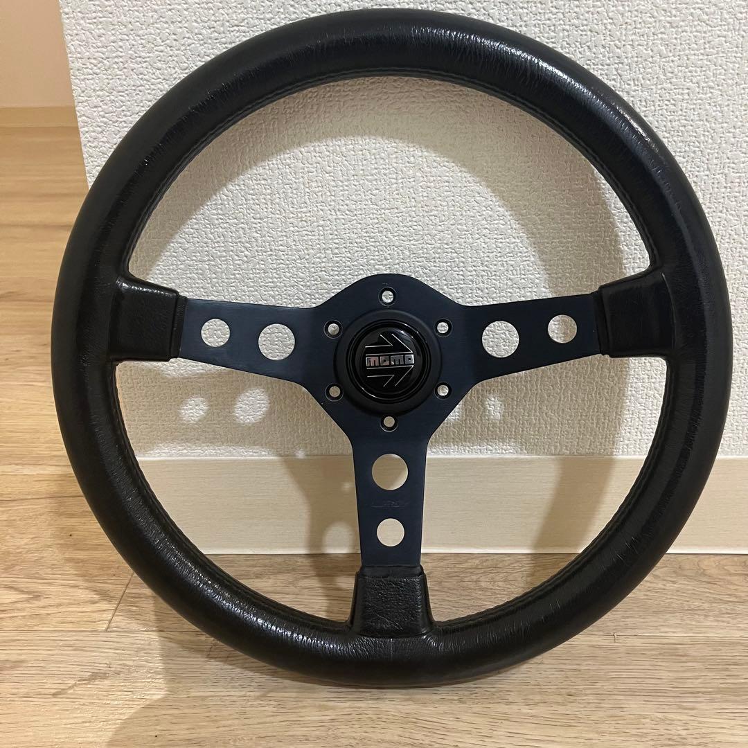 モモ似の3本スポークステアリング　momoホーンボタン付き