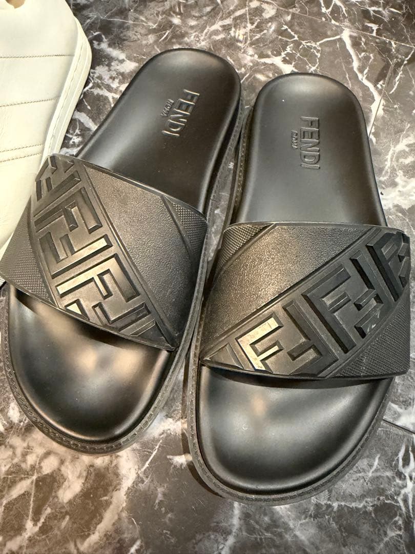 メ*3様 Fendi シャワーサンダル