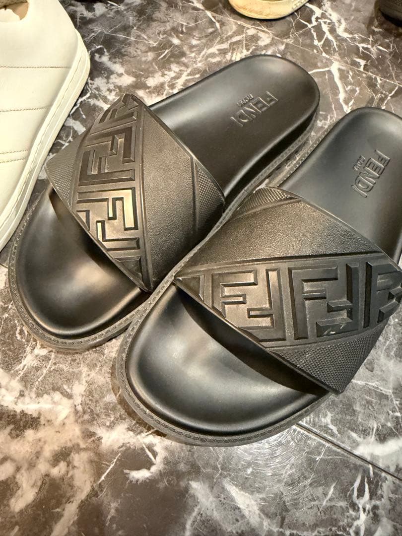 メ*3様 Fendi シャワーサンダル