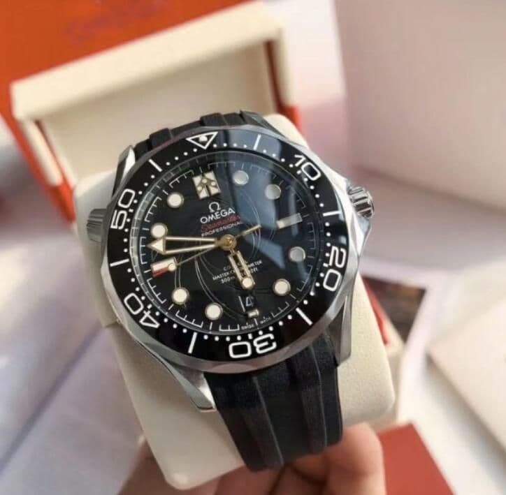 新品 シーマスター プラネット オーシャン 300M  自動巻き