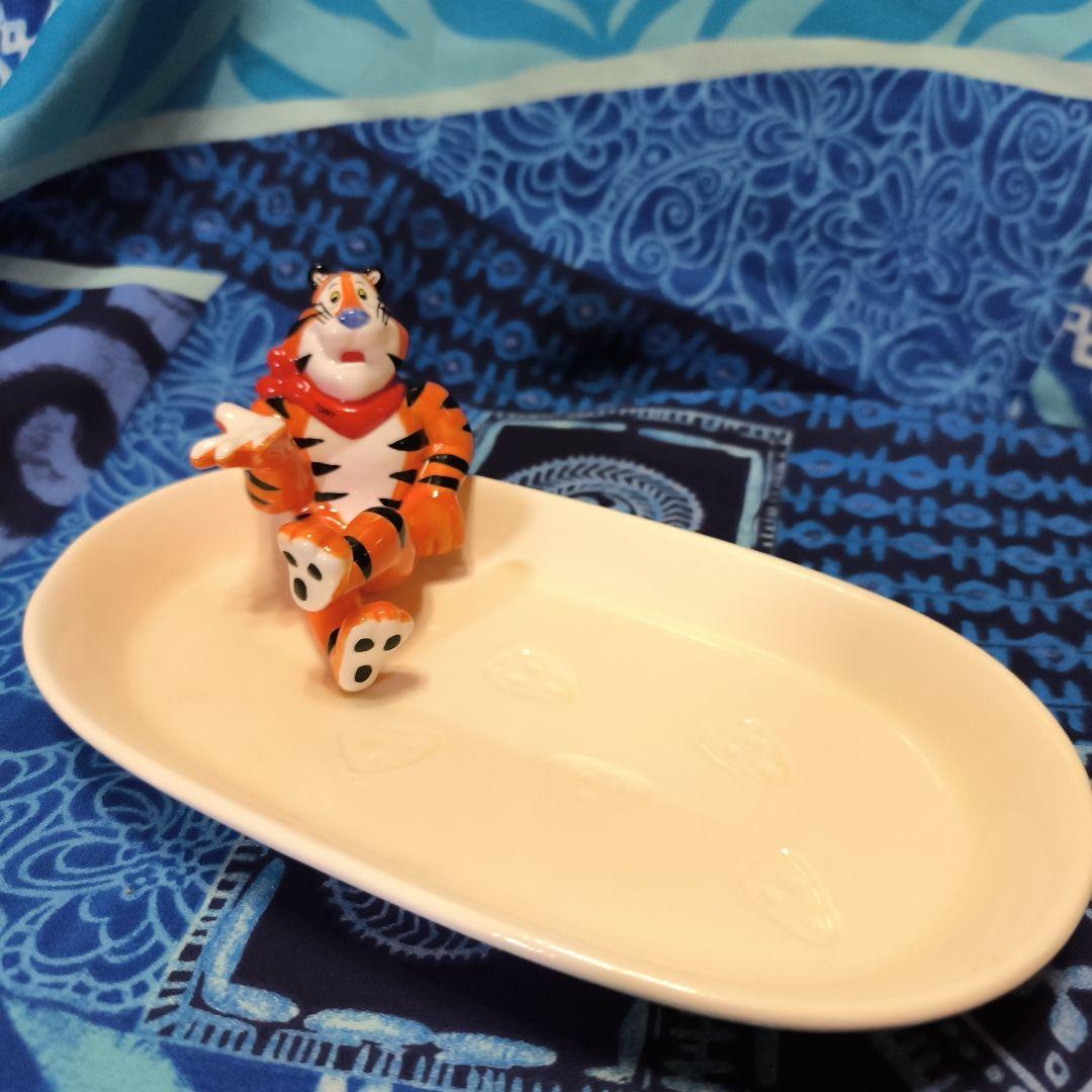 トニーザタイガー フィギュア付お皿