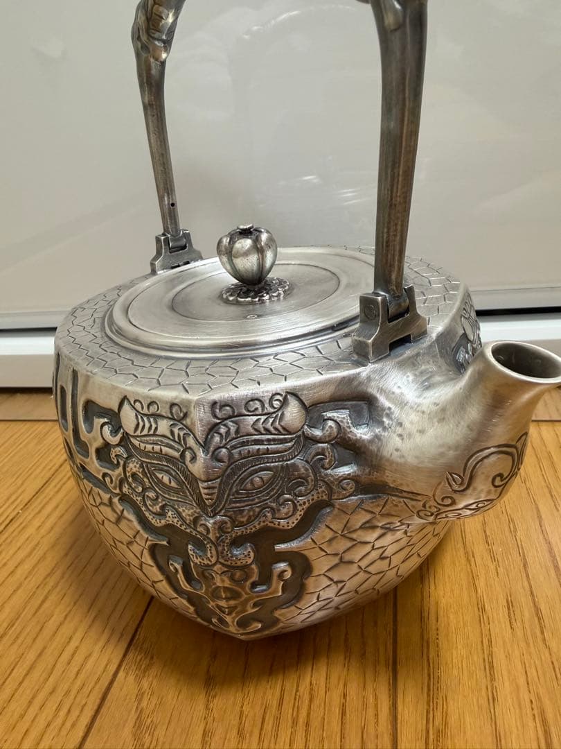 純銀製　四面饕餮文様彫刻　銀瓶　湯沸　煎茶道具　古美術　約622g