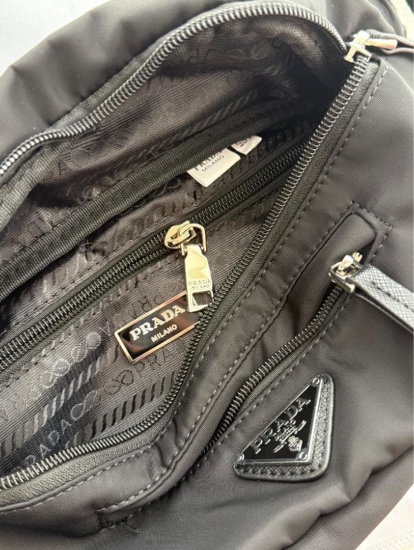 PRADA ブラック ボディバッグ--*-*
