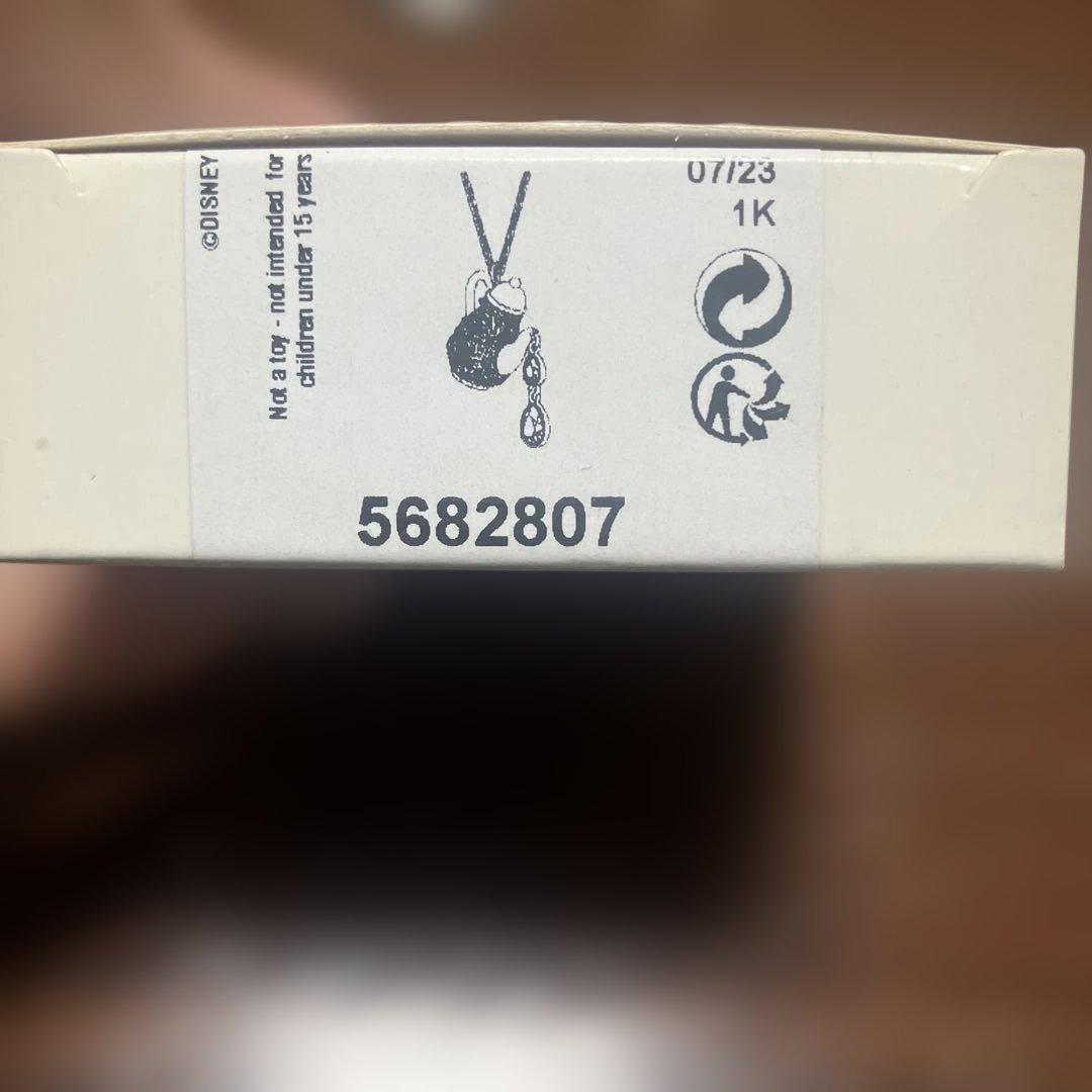 スワロフスキー　Alice in Wonderland ペンダント