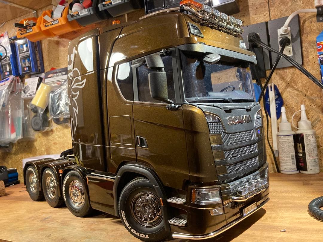 タミヤスカニア8×4  B09マラケシュブラウンウレタン鏡面塗装仕上げ