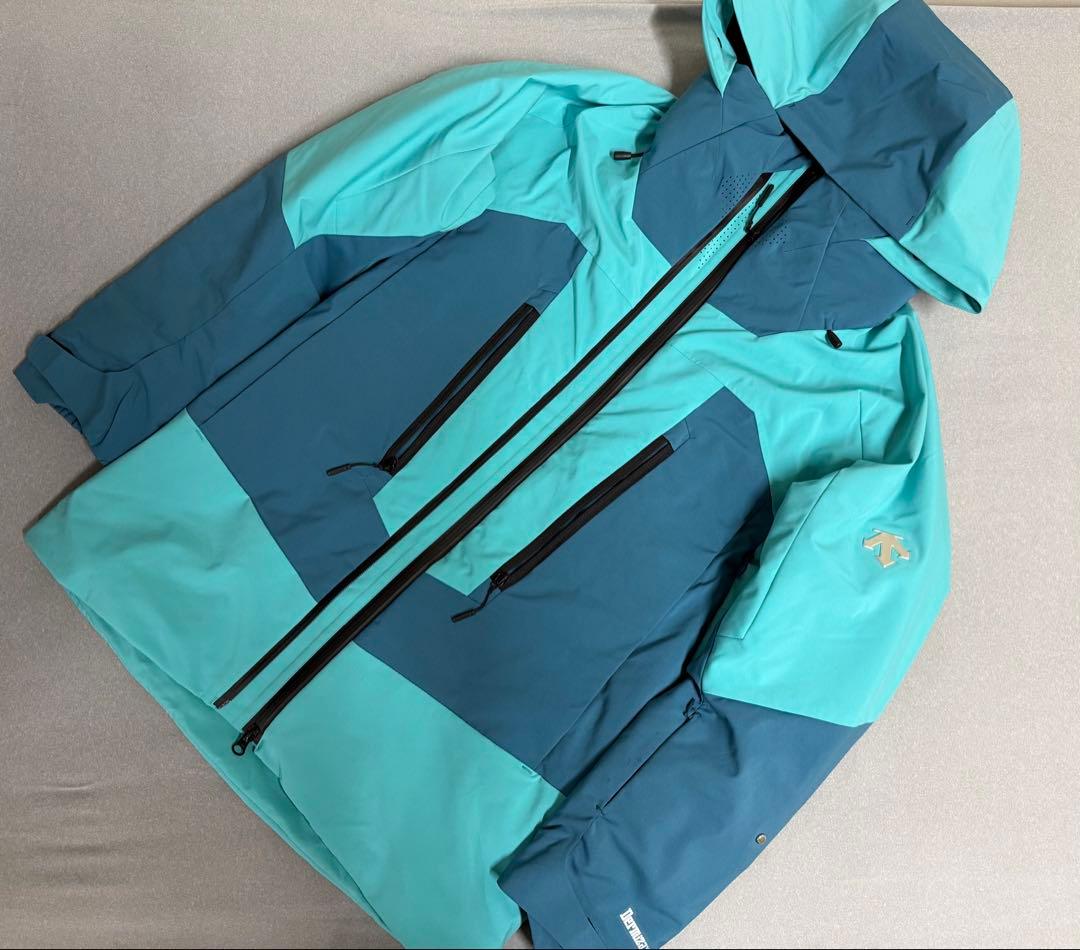 デサント スキーウェア上下　Mサイズ 2024モデル