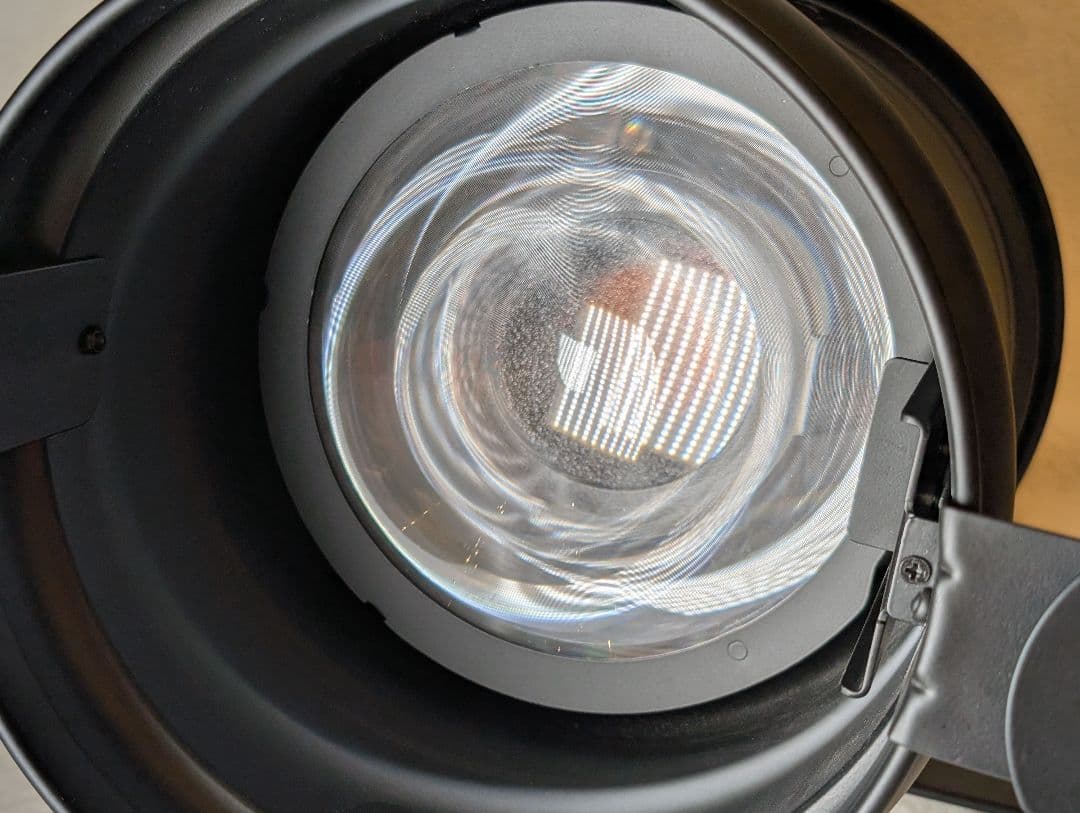 ①American DJ PAR Z100 3K スポットライト