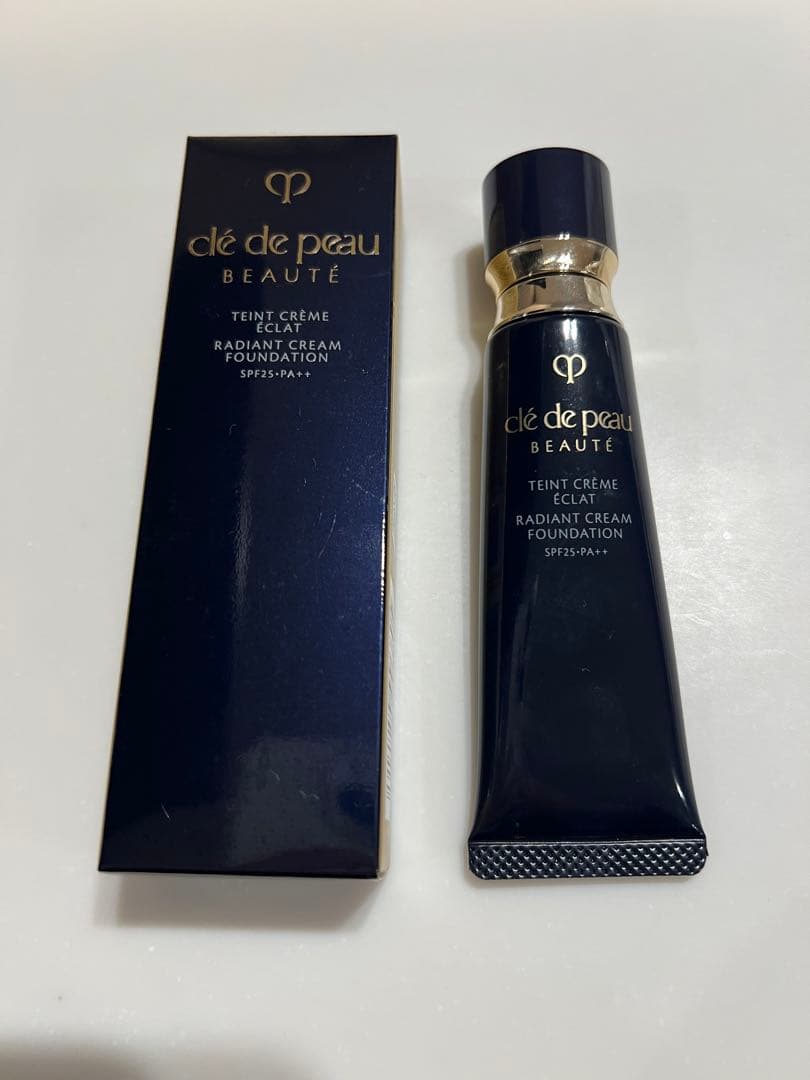 clé de peau BEAUTÉ タンテクレームエクラn クリームファンデ