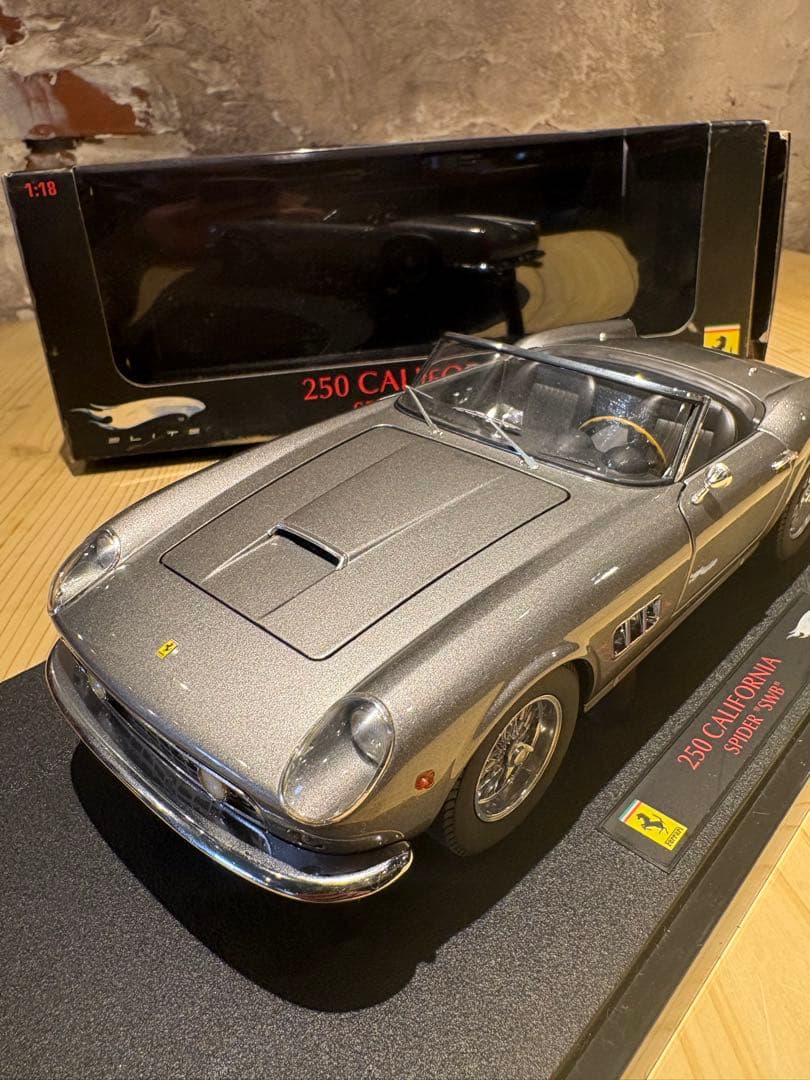 マテルエリート1/18フェラーリ250カリフォルニアスパイダーSWB