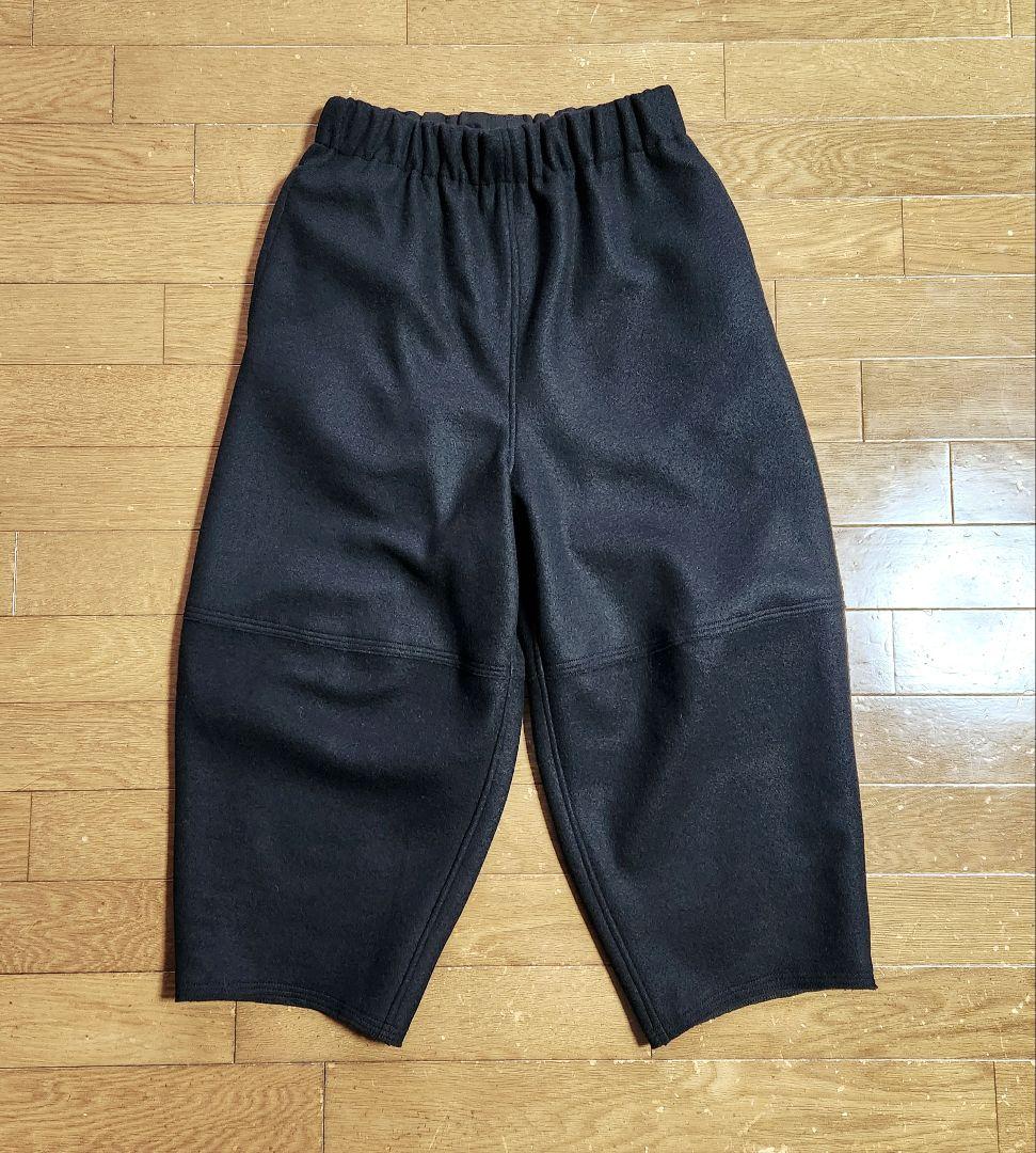 モナリザ　バルーンパンツ　圧縮ウールニット黒