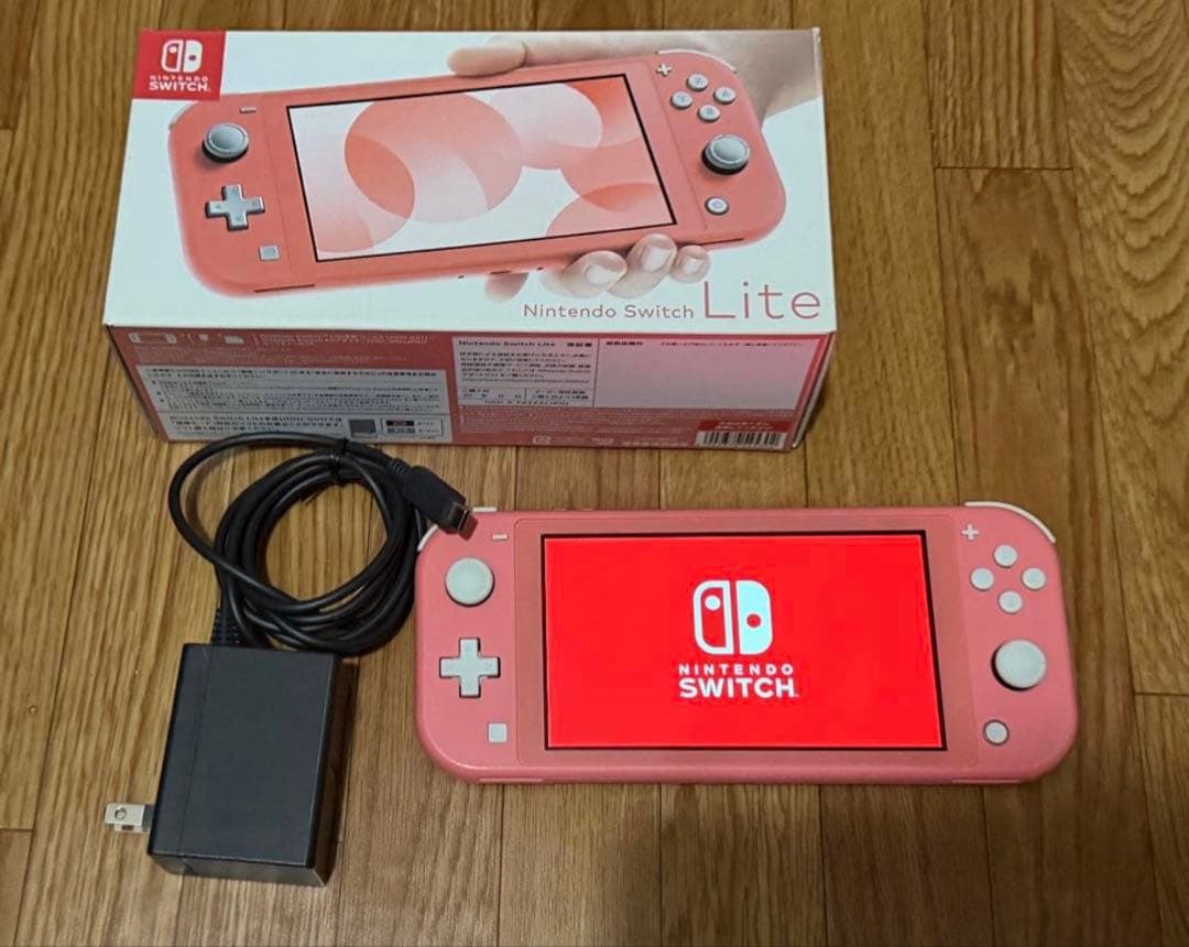 【美品】NintendoSwitchLight コーラル