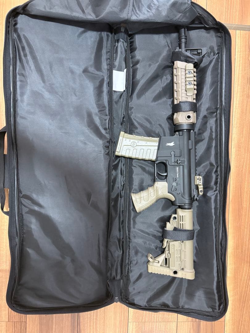 CAA 電動ガン ブラック/タン マガジン付き