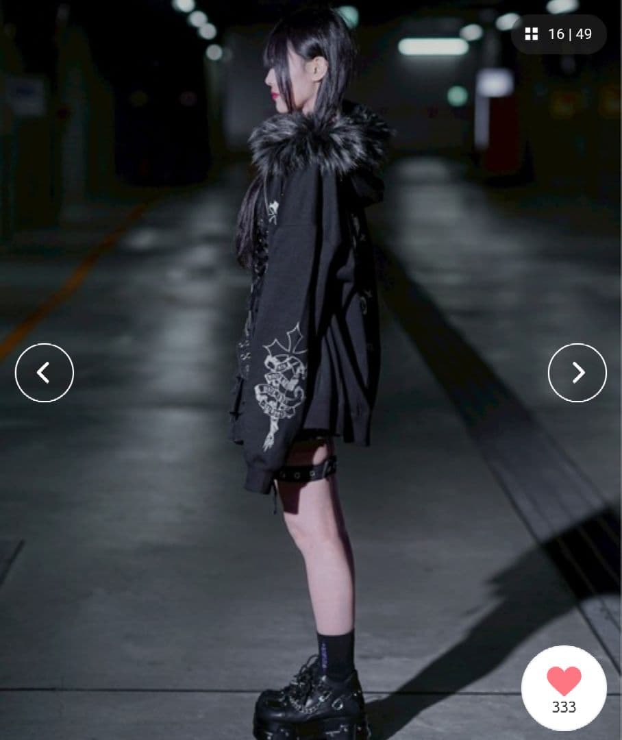 新品タグ付き✨️REFLEMファー付きクロス刺繍ジップパーカーブ ラックホワイト