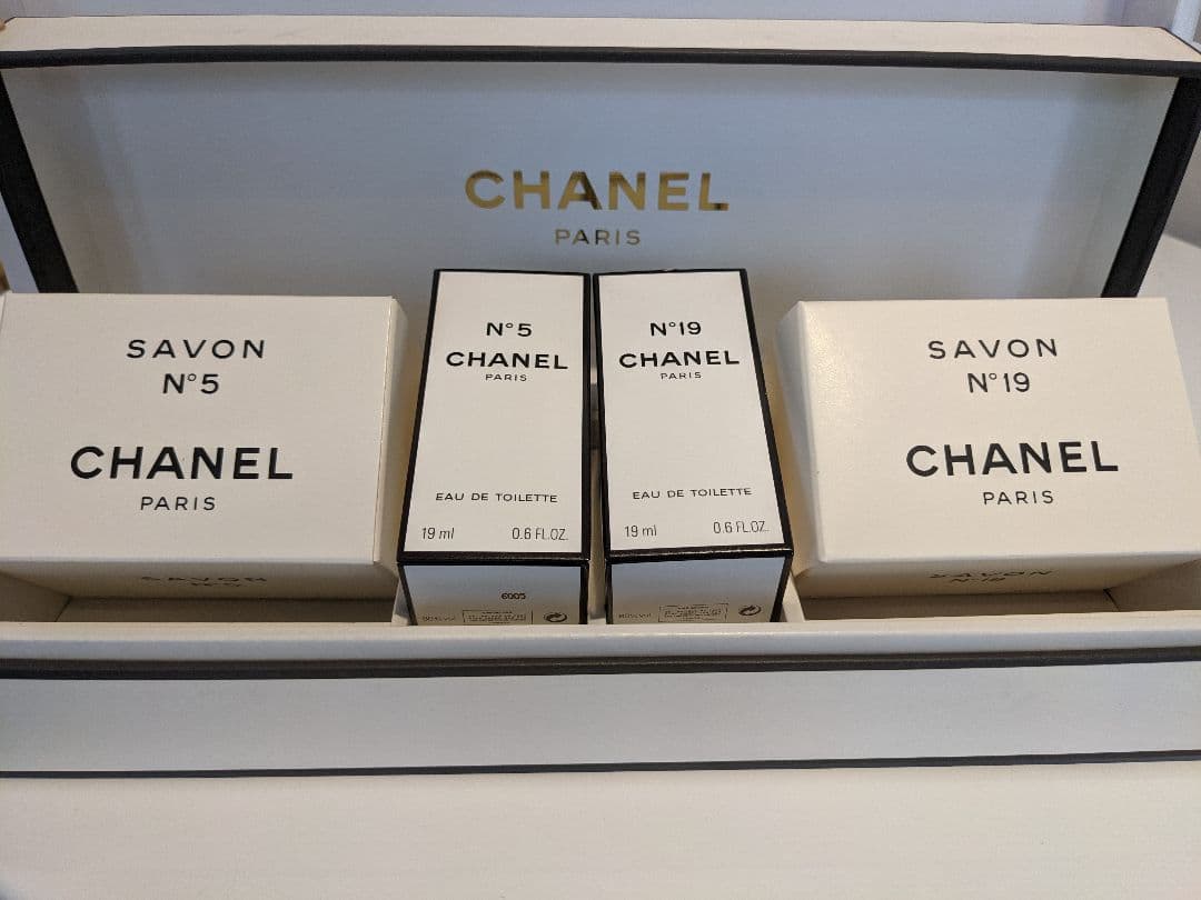 シャネル香水NO.5、NO.19、石けんNO.5、NO.19