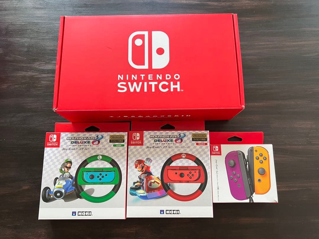 used NintendoSwitch 本体&マリオカートハンドル2つ付き