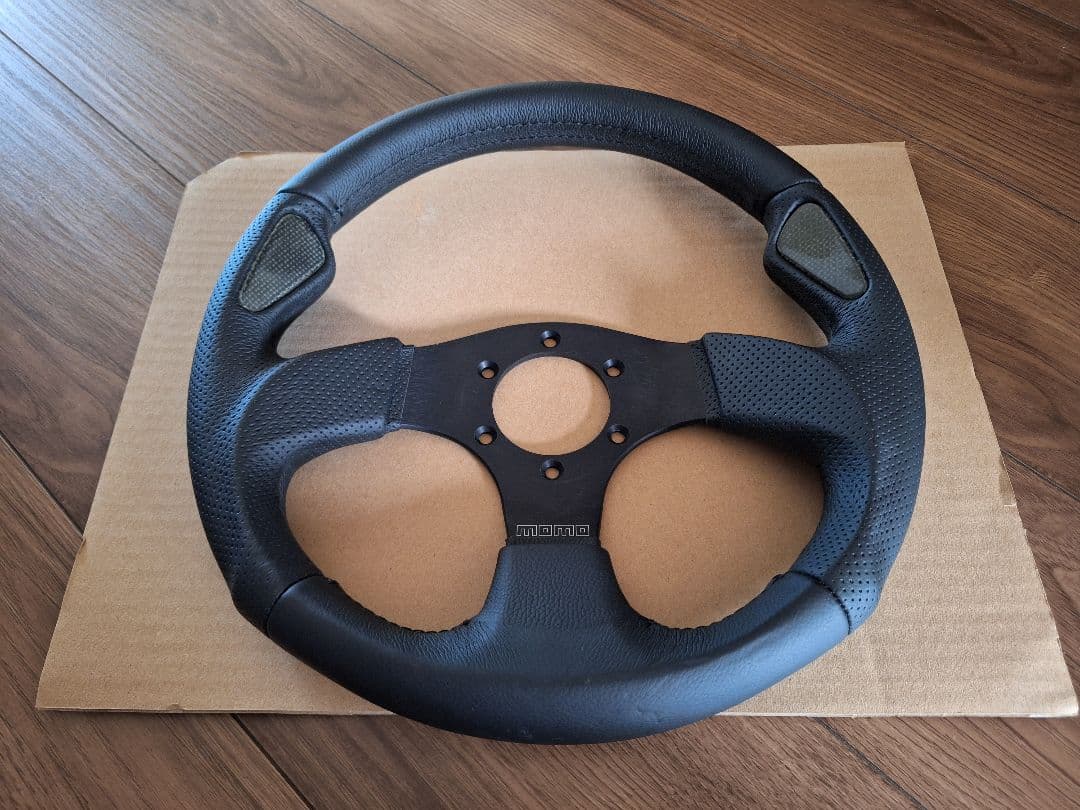 モモ　MOMO　ステアリング　中古　早い者勝ち　ジムニー