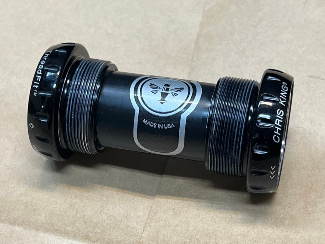CHRIS KING ThreadFit™ 24 ボトムブラケット ブラック
