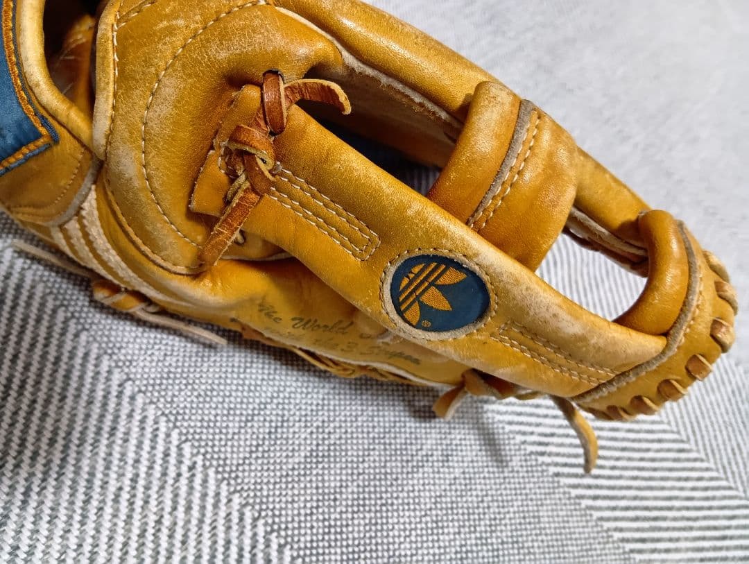 軟式グローブ　アディダス