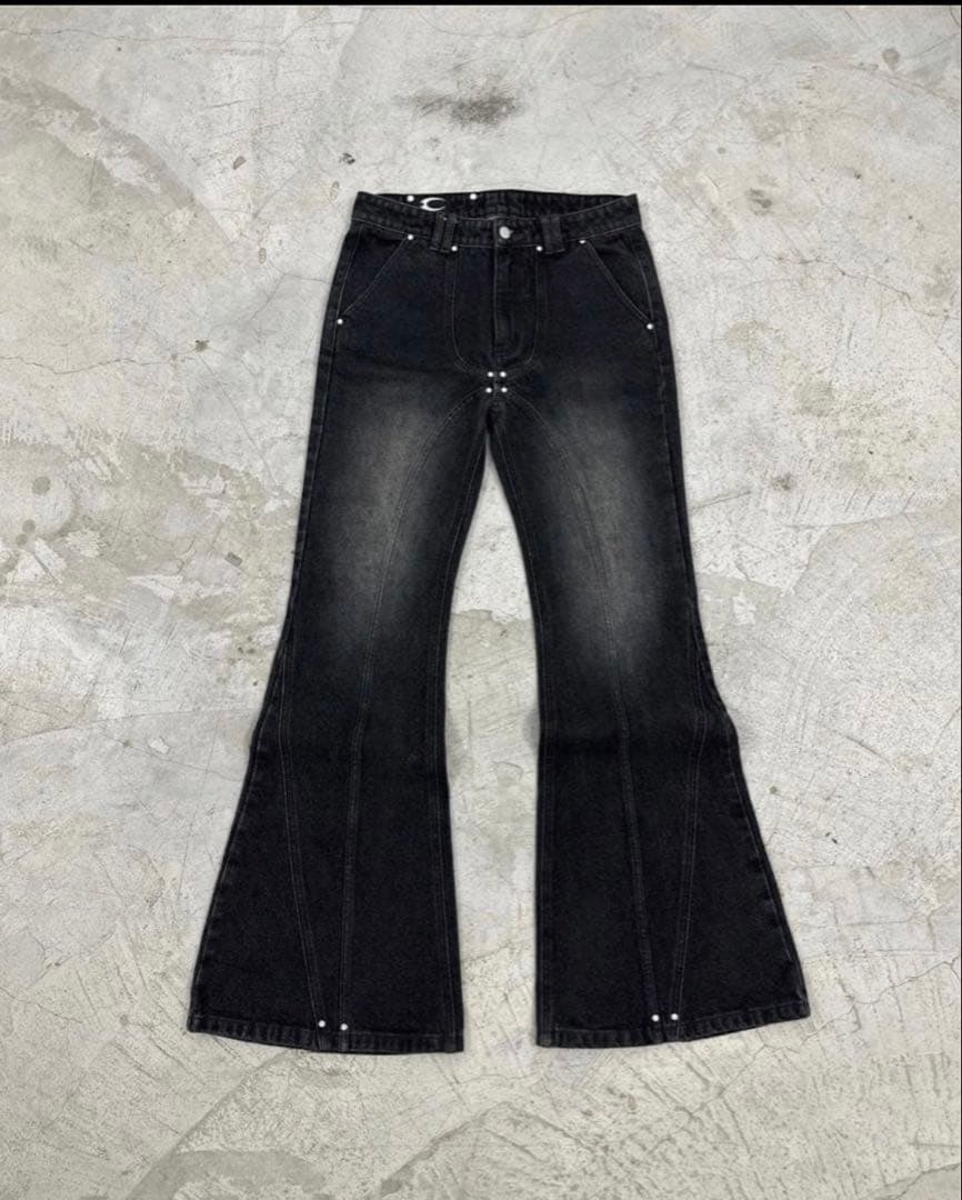 パンツ COZY WORLDWIDE / DARK KNIGHT FLARE JEANS