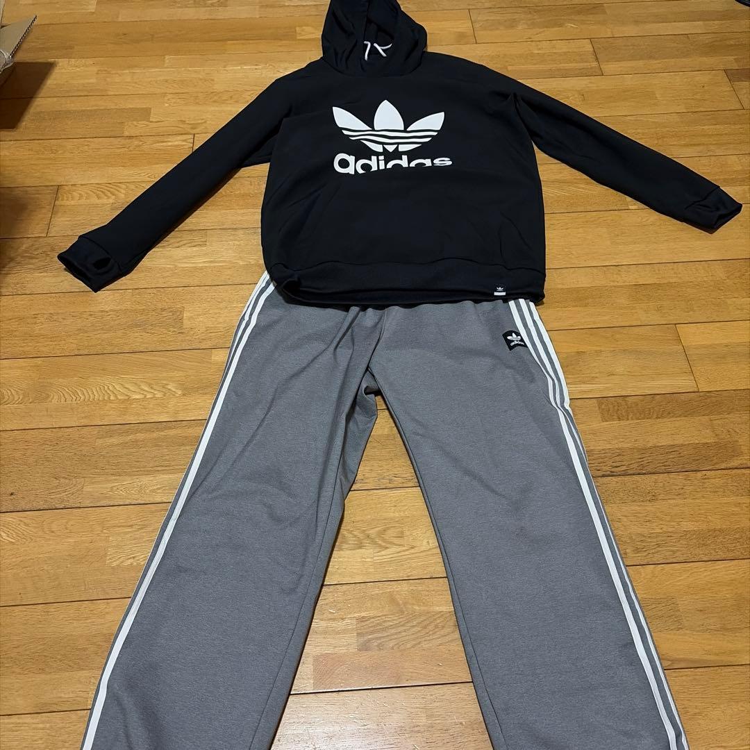 adidas フーディとパンツ セット