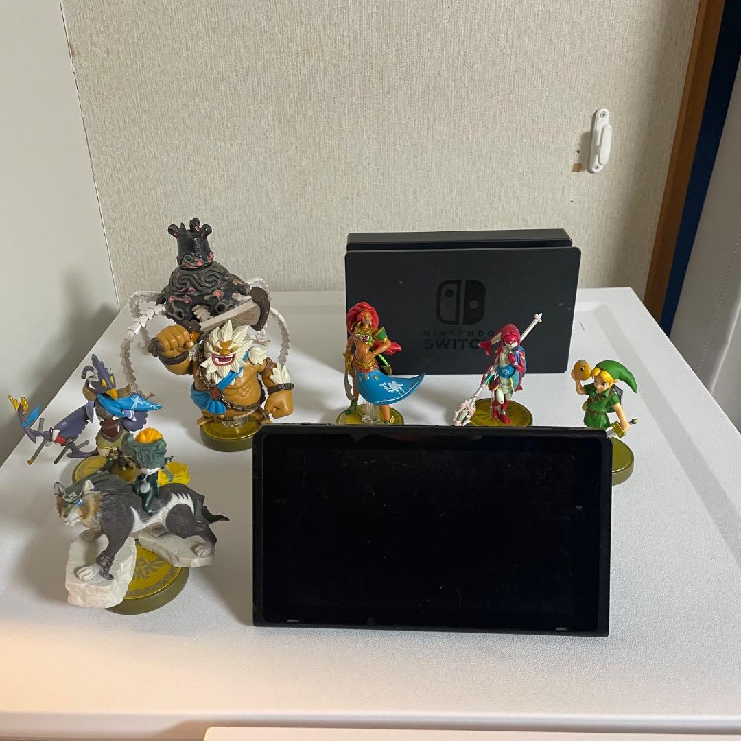 Nintendo Switch 本体とドッグ