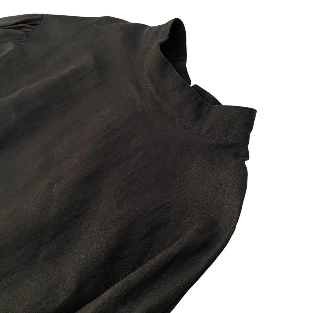 BEARDSLEYビアズリー　後ろボタン袖パフリネンブラウス　ブラック