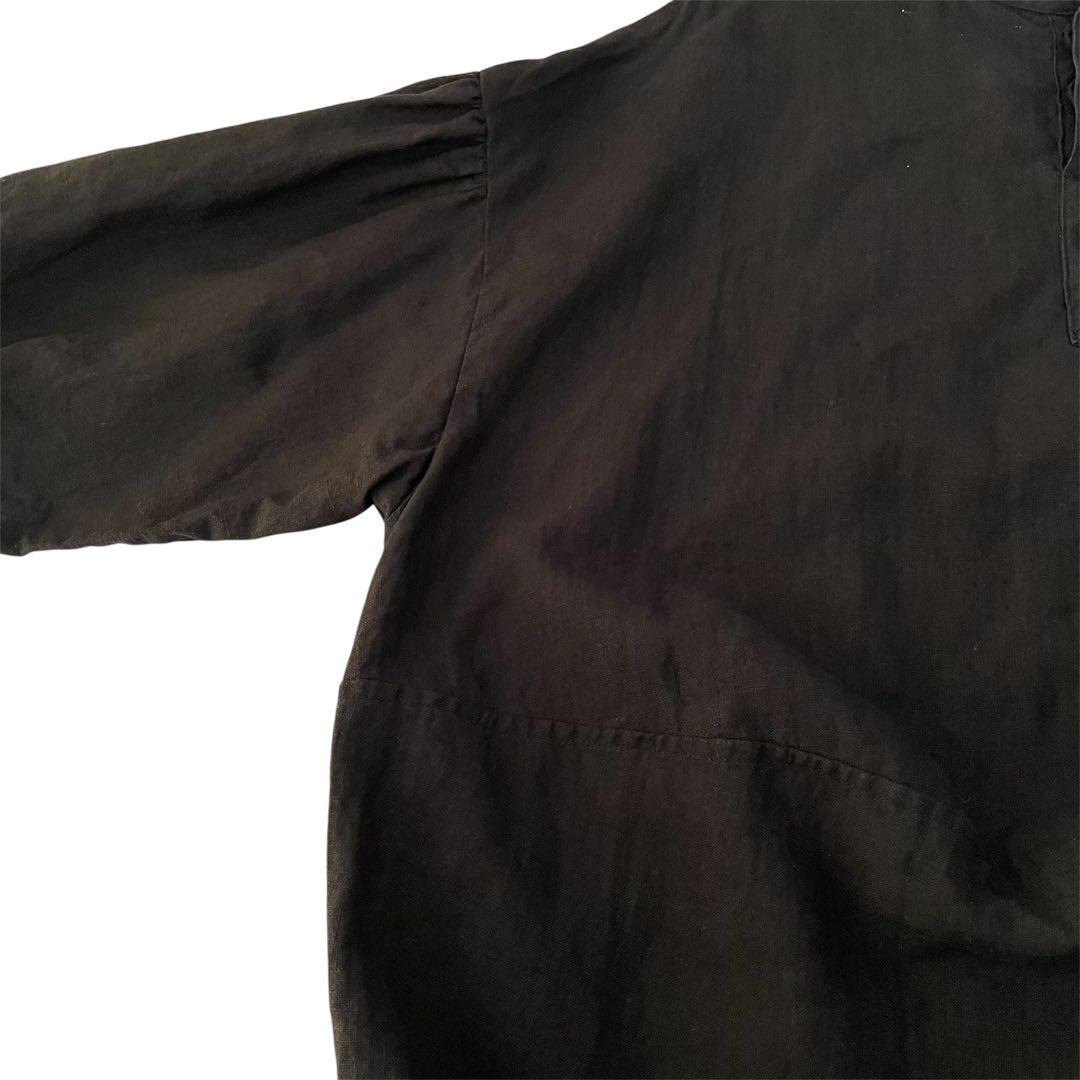 BEARDSLEYビアズリー　後ろボタン袖パフリネンブラウス　ブラック