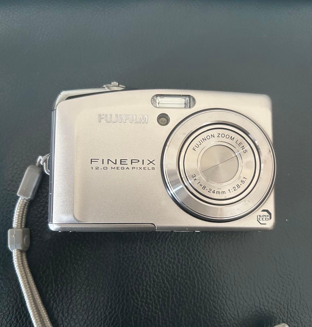 美品 FUJIFILM FinePix F50fd シルバー 動作確認済み