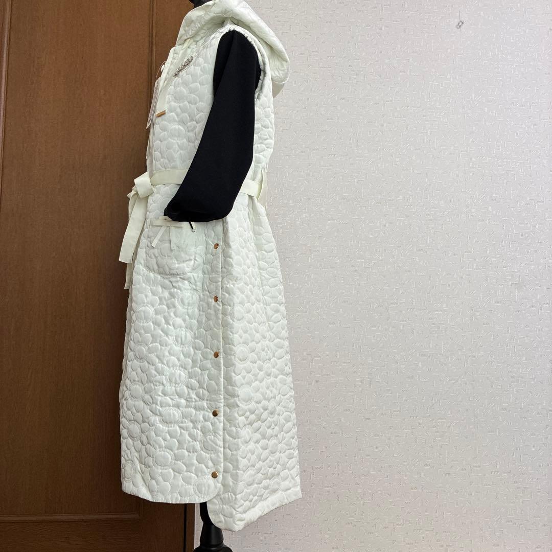 スーパービューティー☆44☆新品タグ付き　フード付きお花型キルティングロングジレ