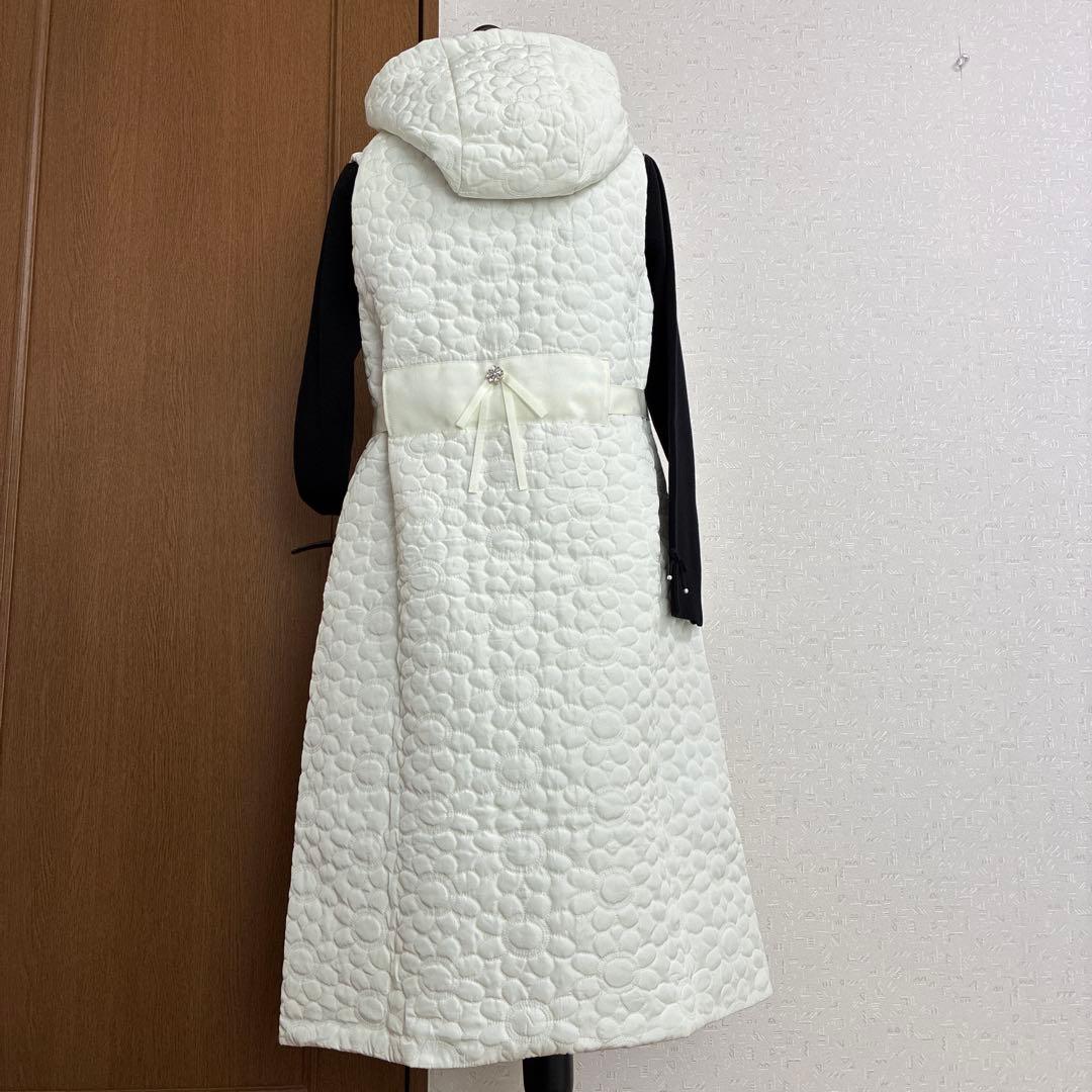 スーパービューティー☆44☆新品タグ付き　フード付きお花型キルティングロングジレ