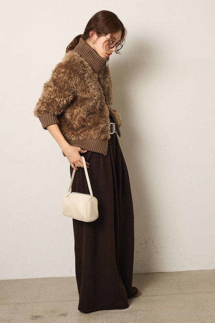 ハイネックボアブルゾン+フェイクレザー太ベルト付きタックワイドパンツ