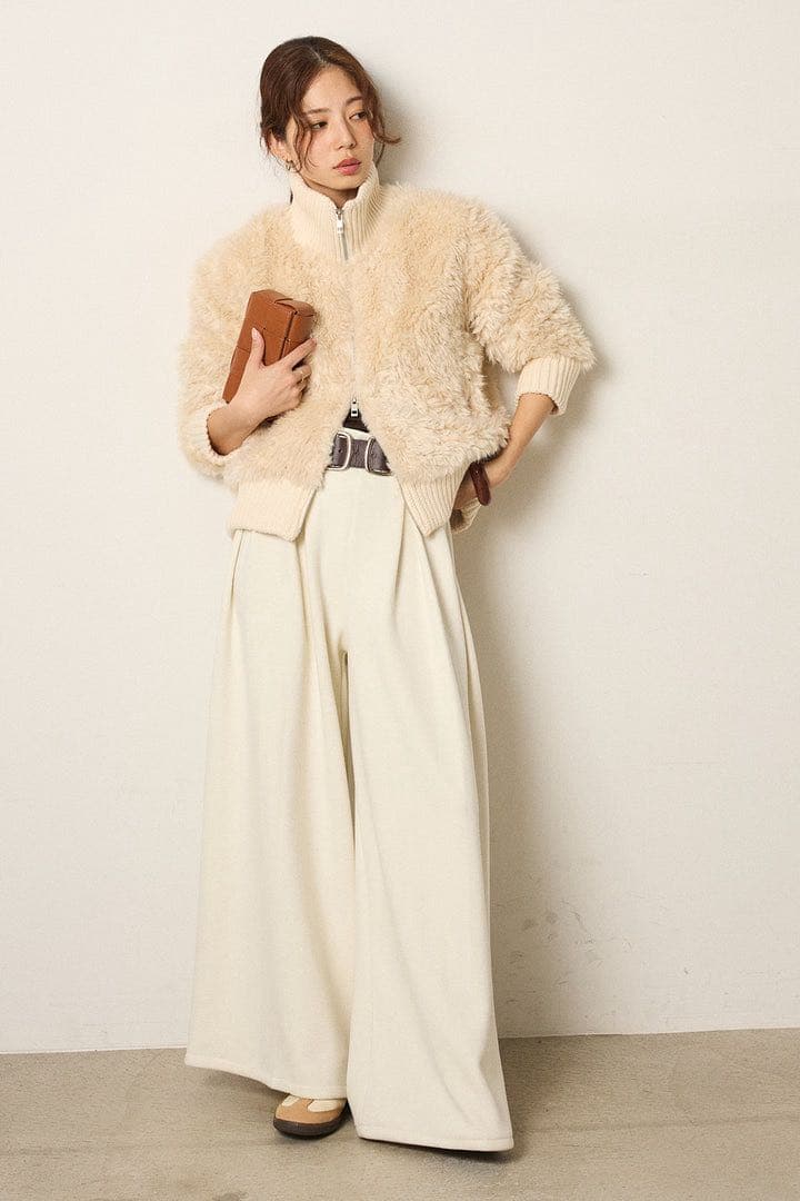 ハイネックボアブルゾン+フェイクレザー太ベルト付きタックワイドパンツ
