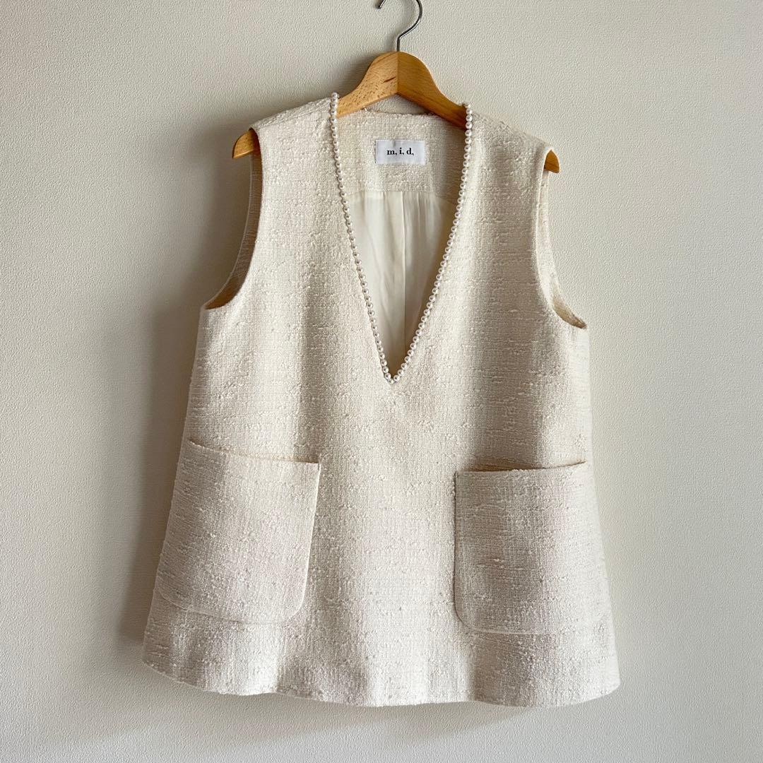 Vネックパール付ツイードベスト m.i.d エムアイディ　Mプルミエブラック