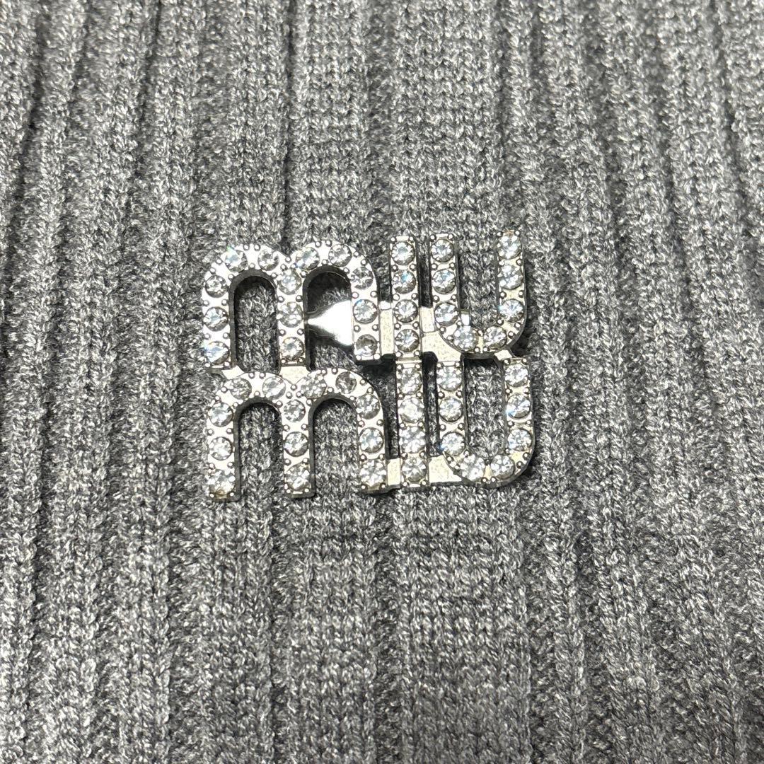 新品　MIU MIU クリスタルロゴブローチ