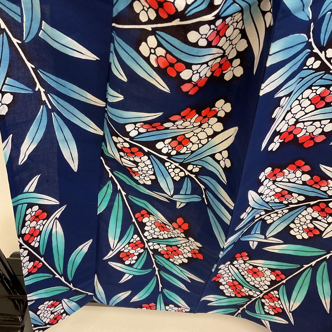 新品美品　昭和レトロ　藍染に夾竹桃が鮮やかで美味しい　注染浴衣