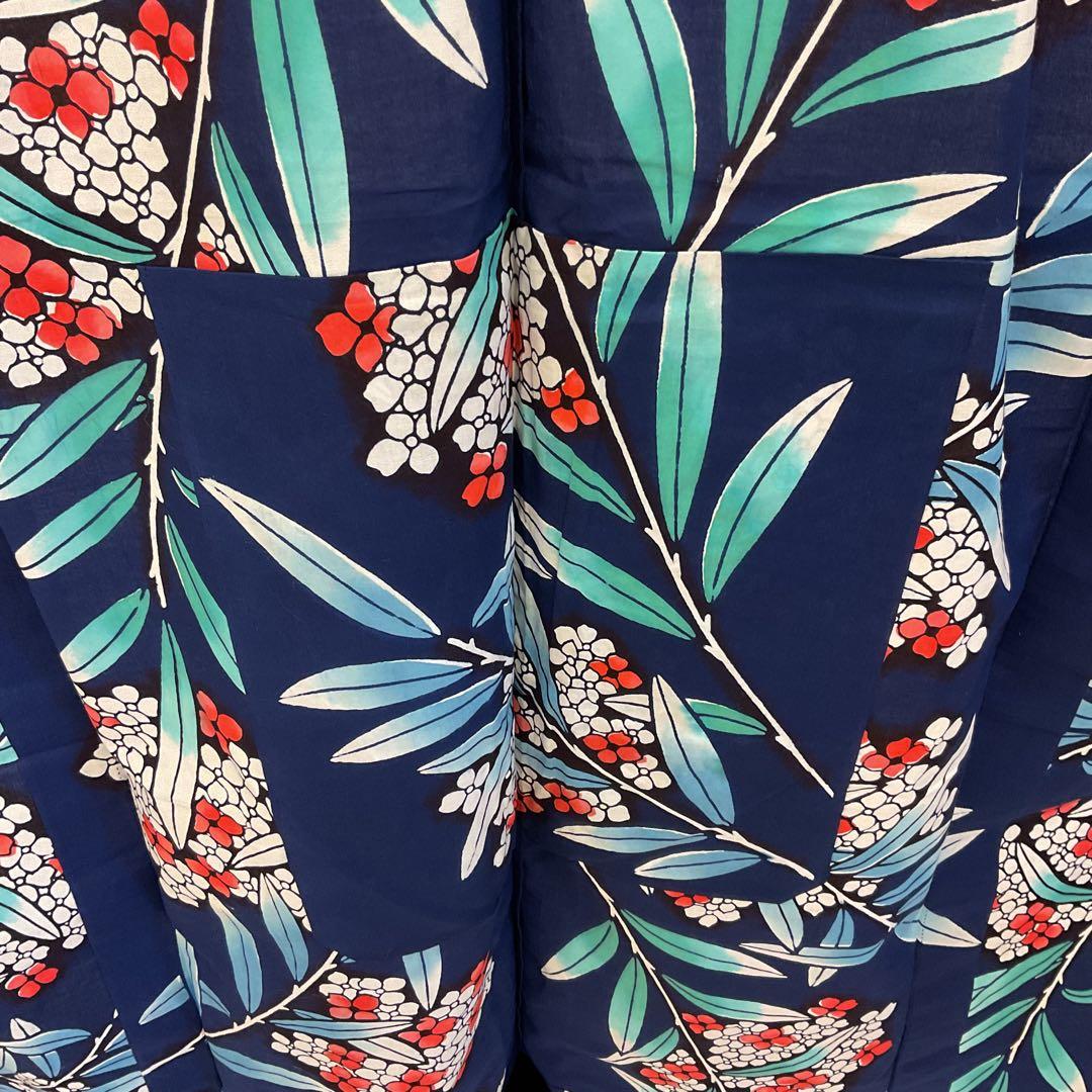 新品美品　昭和レトロ　藍染に夾竹桃が鮮やかで美味しい　注染浴衣