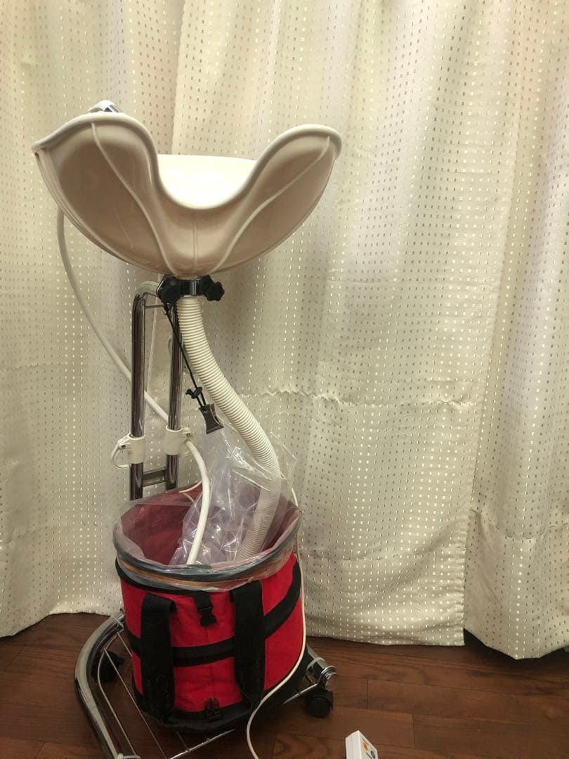 携帯式洗髪台 楽シャン君ホワイト 訪問美容の需要に　 お役に立つ時が来ました