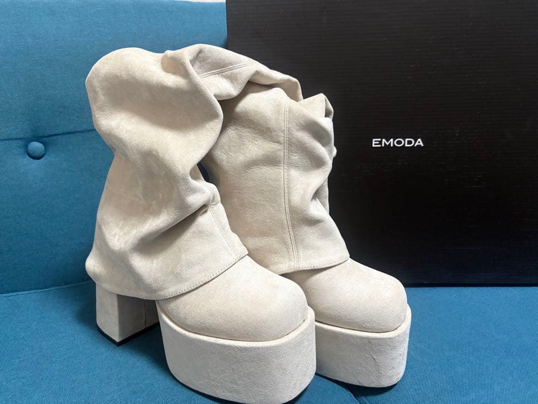 即日発送！EMODA ルーズフレアカバーフィットブーツ　アイボリー