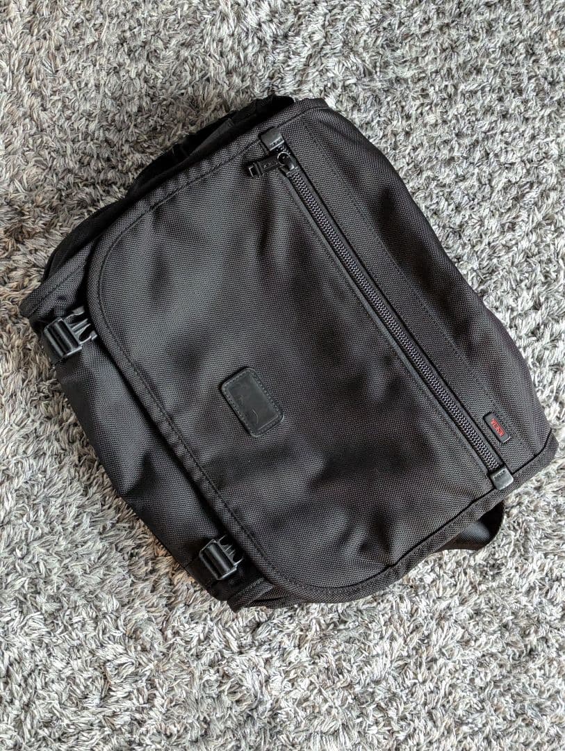 □ TUMI 22171DH スリム メッセンジャー ショルダーバッグ